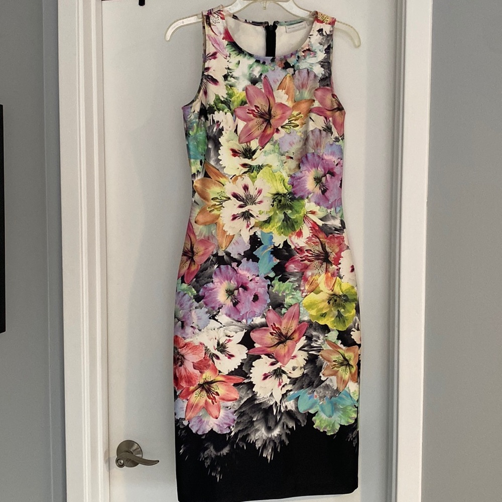 New York & Company Scuba Sheath Floral Fitted Dress Sleeveless Scoop Neck Sz XS